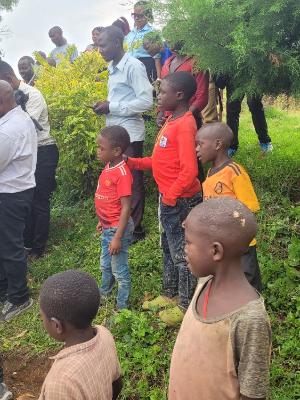 Children of Kasangali seeing the activation of public water tap.